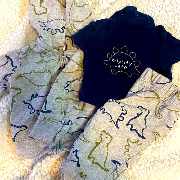 3/6 months baby boy dinosaur outfit child of mine by carters - Picture 2 of 7